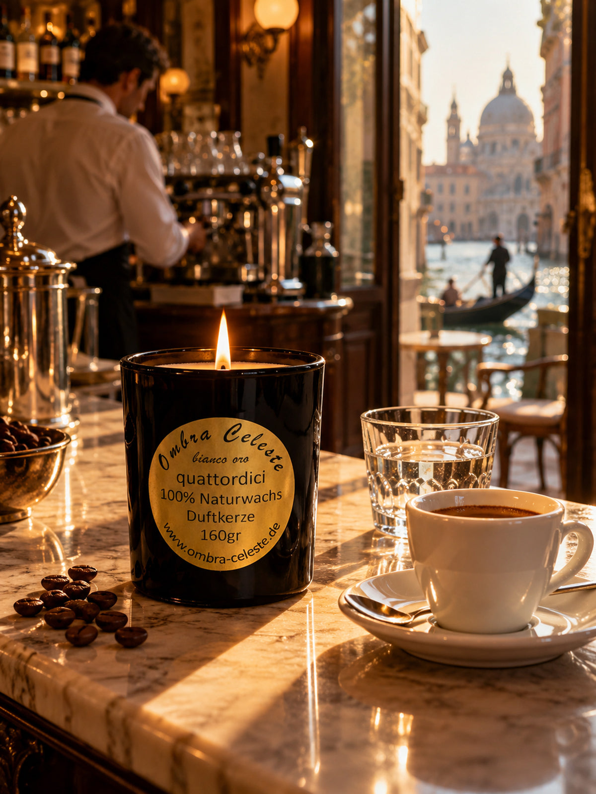 Duftkerze quattordici bianco oro brennt in einer Bar in Venedig