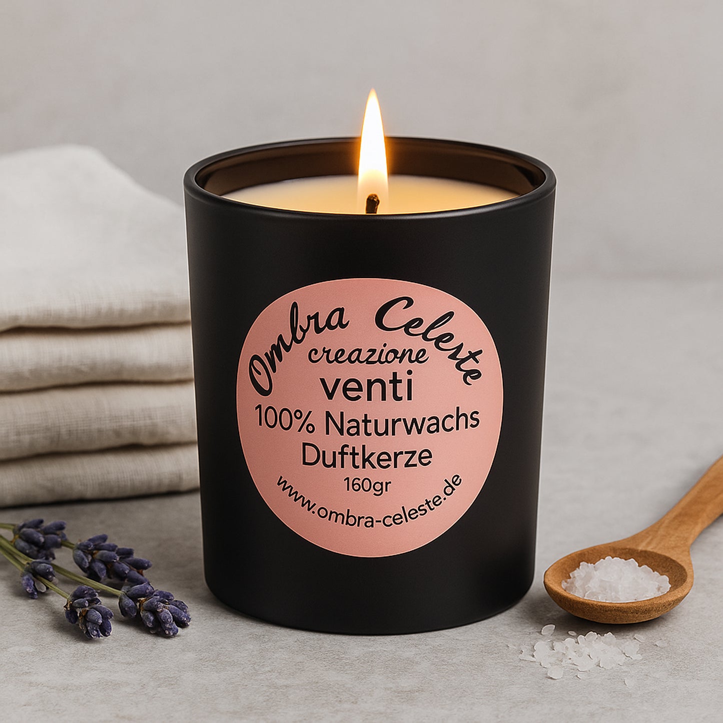 Brennende Duftkerze venti von Ombra Celeste - frische Zitrusnote mit Minze und Lavendel im edlen Ambiente.
