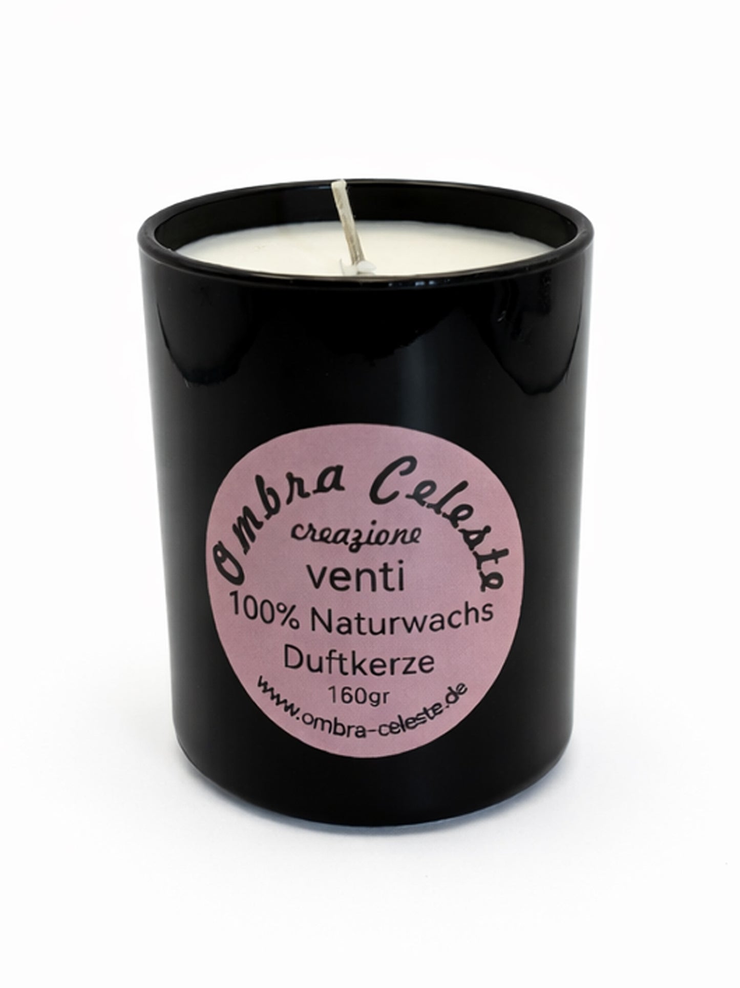 Ombra Celeste Duftkerze venti im schwarzen Glas mit rosa Etikett auf weißem Hintergrund, 160gr - Zitrus, Minze, Patschuli, Lavendel, Zedernholz - vegan & handgegossen
