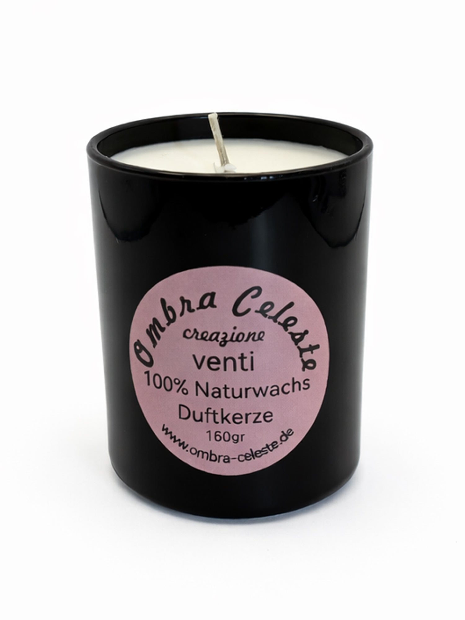 Ombra Celeste Duftkerze venti im schwarzen Glas mit rosa Etikett auf weißem Hintergrund, 160gr - Zitrus, Minze, Patschuli, Lavendel, Zedernholz - vegan & handgegossen