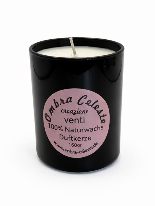 Ombra Celeste Duftkerze venti im schwarzen Glas mit rosa Etikett auf weißem Hintergrund, 160gr - Zitrus, Minze, Patschuli, Lavendel, Zedernholz - vegan & handgegossen